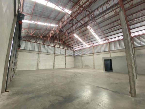 ให้เช่าโรงงานโกดังเดี่ยวเป็นส่วนตัว ขนาด 850 ตร.ม. บริเวณซอยพระยาสุเรนทร์ รามอินทรา 109 รถคอนเทรนเนอร์เข้าได้ ใกล้รถไฟฟ้า,ทางด่วนจตุโชติ,ห้างแฟชั่นไอซ์แลนด์,รพ.นวมินทร์ ถนนรามอินทรา